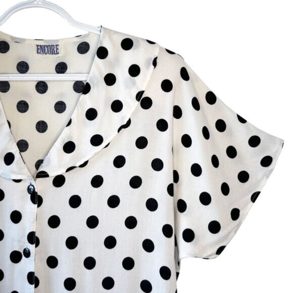 ***SOLD*** Vintage 70s Polka Dot Blouse - White & Black, Short Sleeve Button-Up - Picture 3 of 5